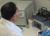 QDx Pathology Services uses Vysis UroVysion testing for cancer detection.