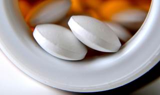 Administration of niacin B vitamin was associated with less rapid decline in eGFR. Administration of niacin B vitamin was associated with less rapid decline in eGFR.