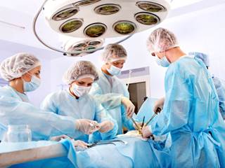 Researchers found similar post-surgical outcomes between bladder cancer patients having primary and salvage radical cystectomy. Researchers found similar post-surgical outcomes between bladder cancer patients having primary and salvage radical cystectomy.